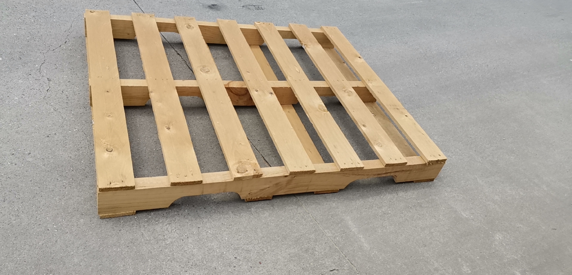 建瓯根据材质选择木托盘